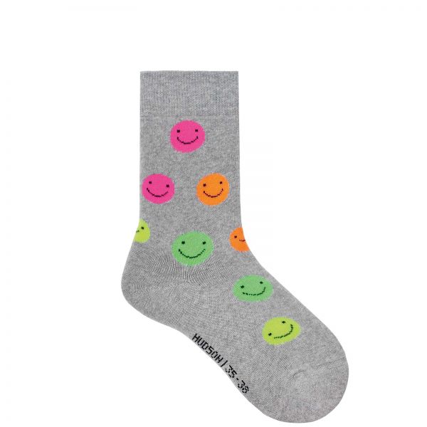 Mjuka unisexsockor med högt bomullsinnehåll och färgglada smiley-emojis från Hudson